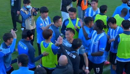 华体会hth sports-贺惯刚正式加盟武汉三镇，就火线迎来新中卫搭档，曾是喀麦隆国脚